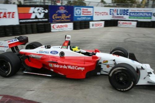 Bruno Junqueira door de hairpin in Long Beach