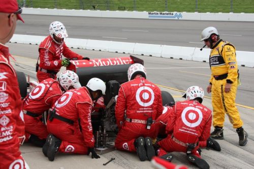 Dario Franchitti heeft versnellingsbakproblemen op de Iowa Speedway
