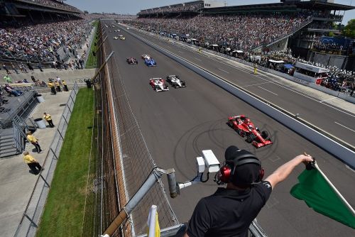 Scott Dixon leidt de start van de 99ste Indianapolis 500