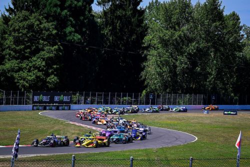 Felix Rosenqvist leidt de start op Portland