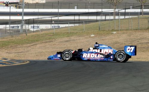Tomas Scheckter spint op de Infineon Raceway