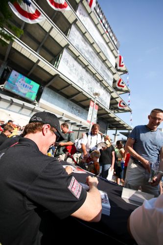 Scott Dixon, Saturday Autograph session Indianapolis Speedway