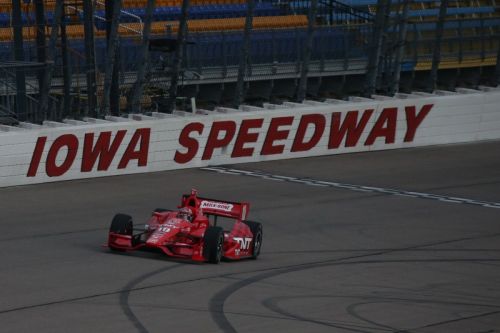 Tony Kanaan op de Iowa Speedway