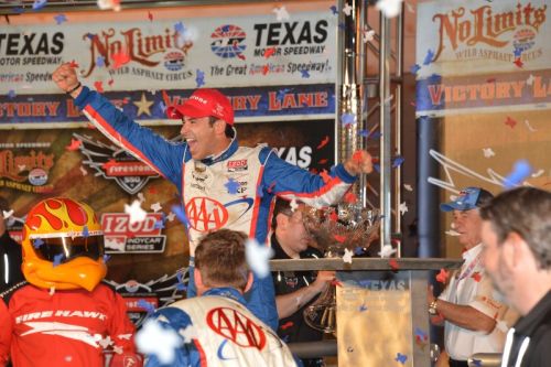 Helio Castroneves wint op de Texas Speedway