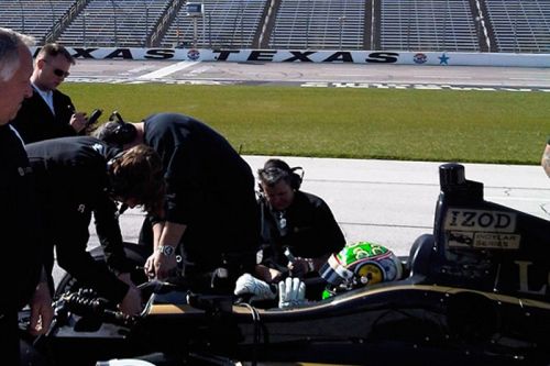Alex Tagliani test de Lotus testwagen in Texas
