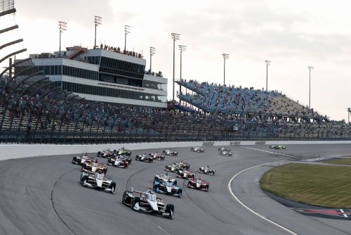 Josef Newgarden leidt de start op de Iowa Speedway