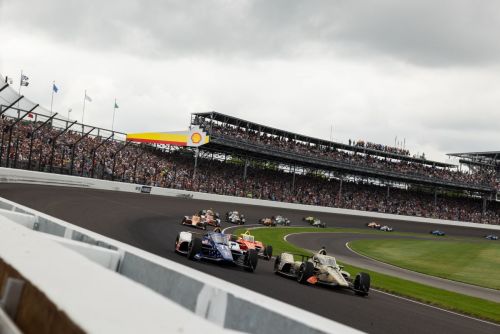Santino Ferrucci in gevecht met Felix Rosenqvist, Indianapolis
