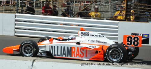 Bryan Herta bestuurt de wagen van Dan Wheldon, Indianapolis