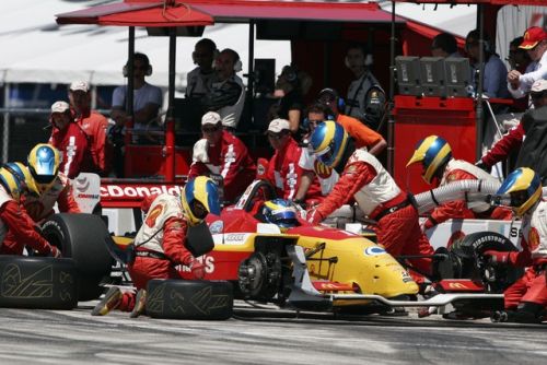 Sebastien Bourdais maakt zijn laatste stop op weg naar de overwinning in Milwaukee