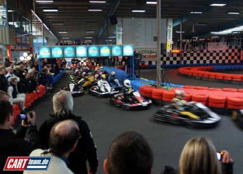 De start van de 24 uur van Leipzig, met CARTteam.de in de buitenbocht