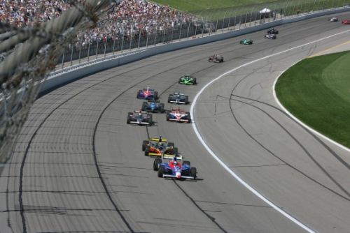 Dario Franchitti leidt het veld in Kansas