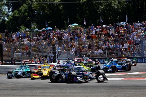 Felix Rosenqvist leidt de start op Portland
