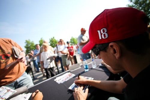 Justin Wilson, Saturday Autograph session Indianapolis Speedway