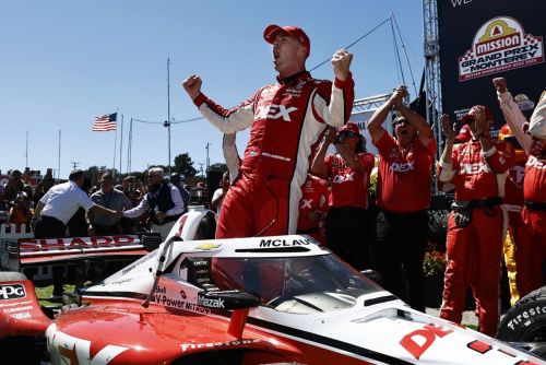 Scott McLaughlin viert zijn overwinning op Laguna Seca