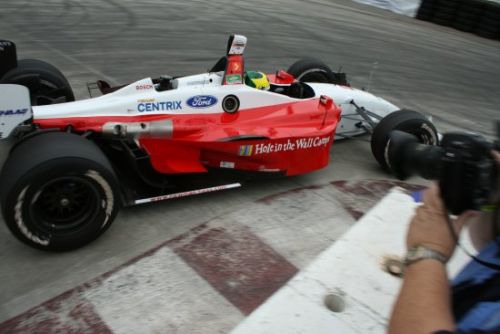 Bruno Junqueira door de hairpin in Long Beach