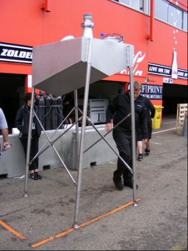 Conquest Racing was het eerste team dat de tankinstallatie opgebouwd had