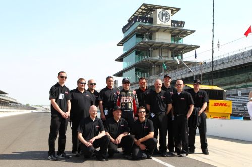 Kurt Busch met het Furniture Row Racing team op Indianapolis