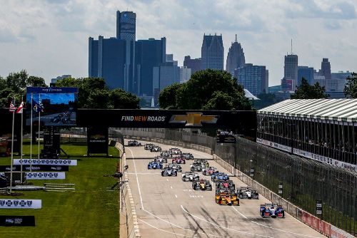 De start van de tweede Indy Dual in Detroit