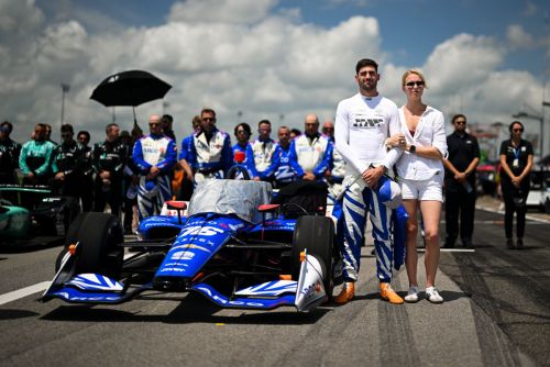 Rinus VeeKay samen met zijn vrouw Carmen voor de race op de Nashville Superspeedway