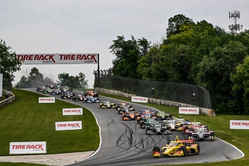 Alex Palou leads the start of the XPEL Grand Prix at Road America