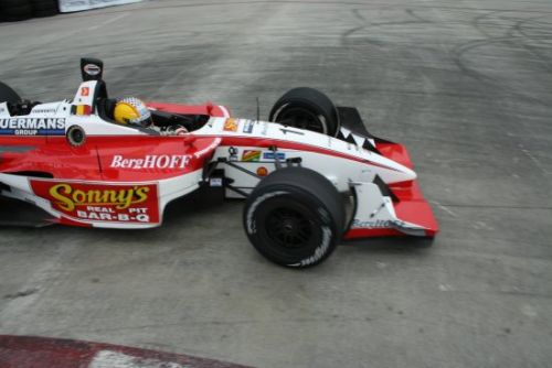 Jan Heylen door de hairpin in Long Beach