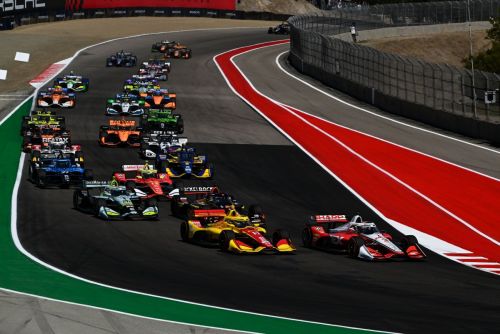 Scott McLaughlin leidt de start op Laguna Seca