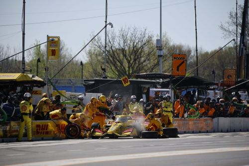 Alex Palou maakt een pitstop in Arlington