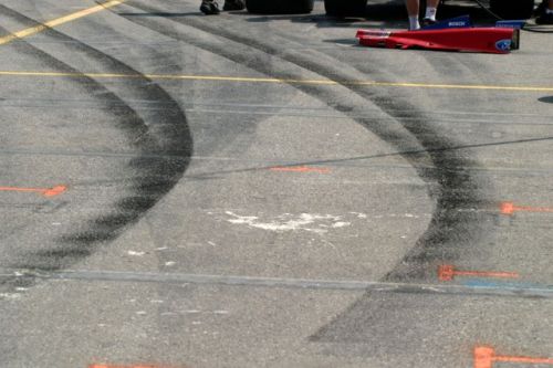 Er wordt gedurende een raceweekend veel rubber in de pit neergelegd