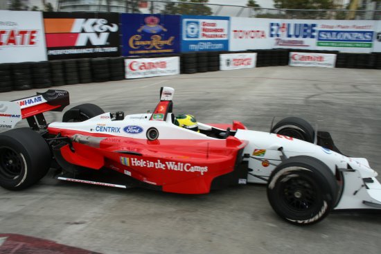 Bruno Junqueira door de hairpin in Long Beach
