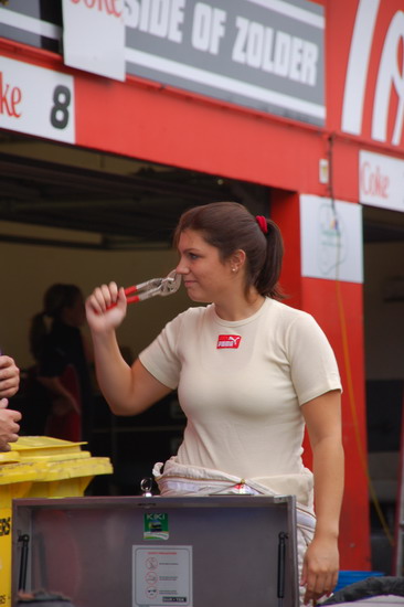 Katherine  Legge, Zolder