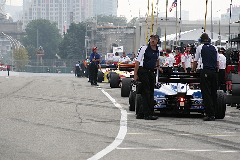 Het Indy Lights veld in de pitstraat van Toronto