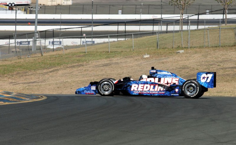 Tomas Scheckter spint op de Infineon Raceway