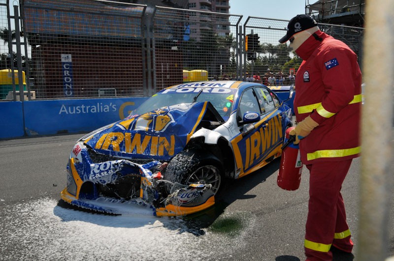 De gecrashte wagen van Simon Pagenaud in Surfers Paradise