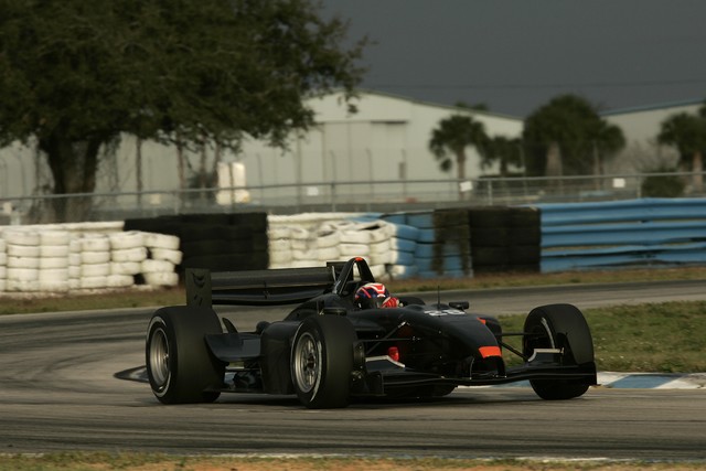 Ryan Dalziel tijdens de eerste test met de Panoz DP01