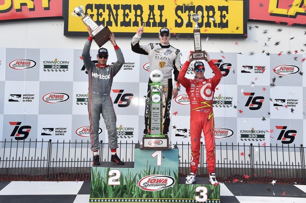 Will Power, Josef Newgarden, Scott Dixon op het podium van de Iowa Speedway