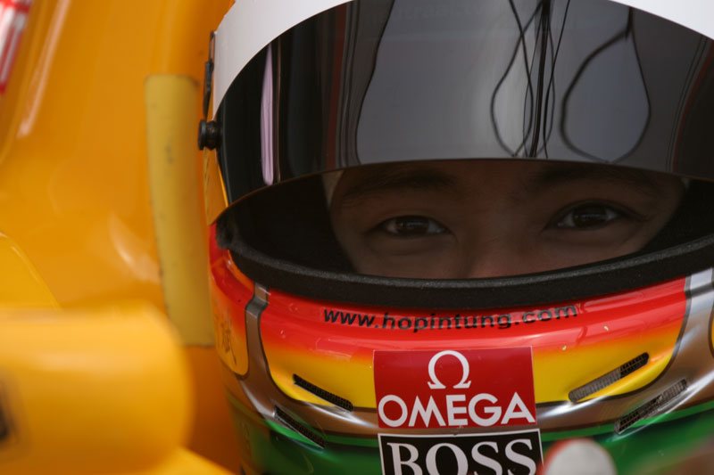 Ho Pin Tung in zijn Formule 3 wagen