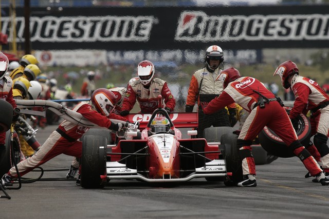 Justin Wilson maakt zijn pitstop in Portland
