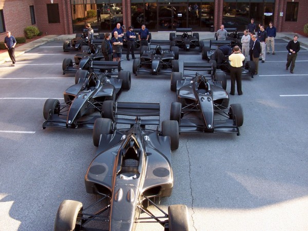 De nieuwe Panoz DP01 bolides staan klaar voor levering