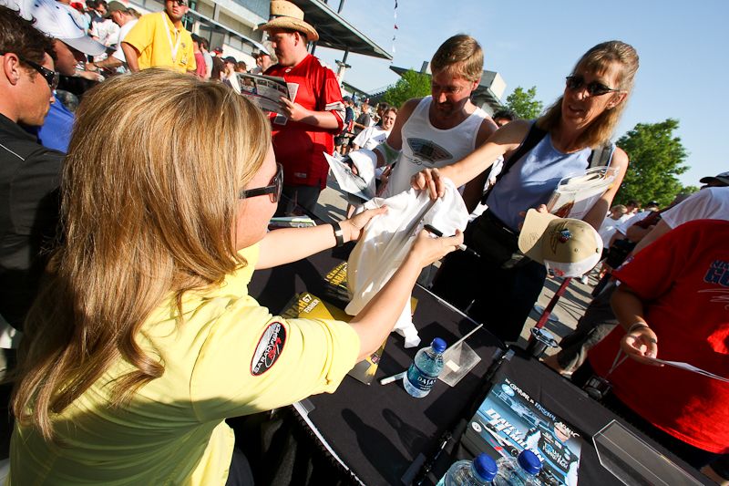 Sarah Fisher, Saturday Autograph session Indianapolis Speedway