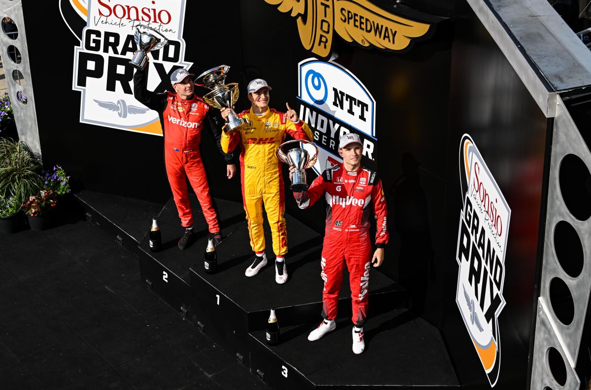 Will Power, Álex Palou en Christian Lundgaard op het podium van de Grand Prix of Indianapolis