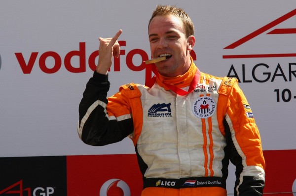 Robert Doornbos wint de A1GP sprint race in Portugal