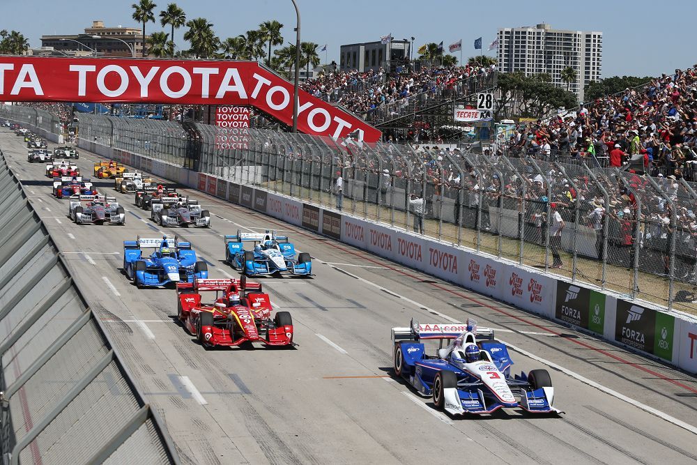 De start van de Toyota Grand Prix of Long Beach