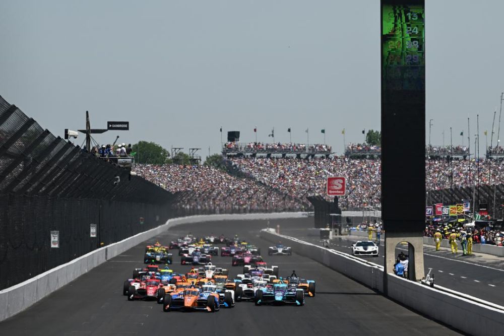 De start van de 106e Indy 500 (2022)