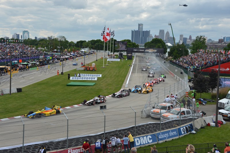 Mike Conway leidt de start van Race 2 in Detroit