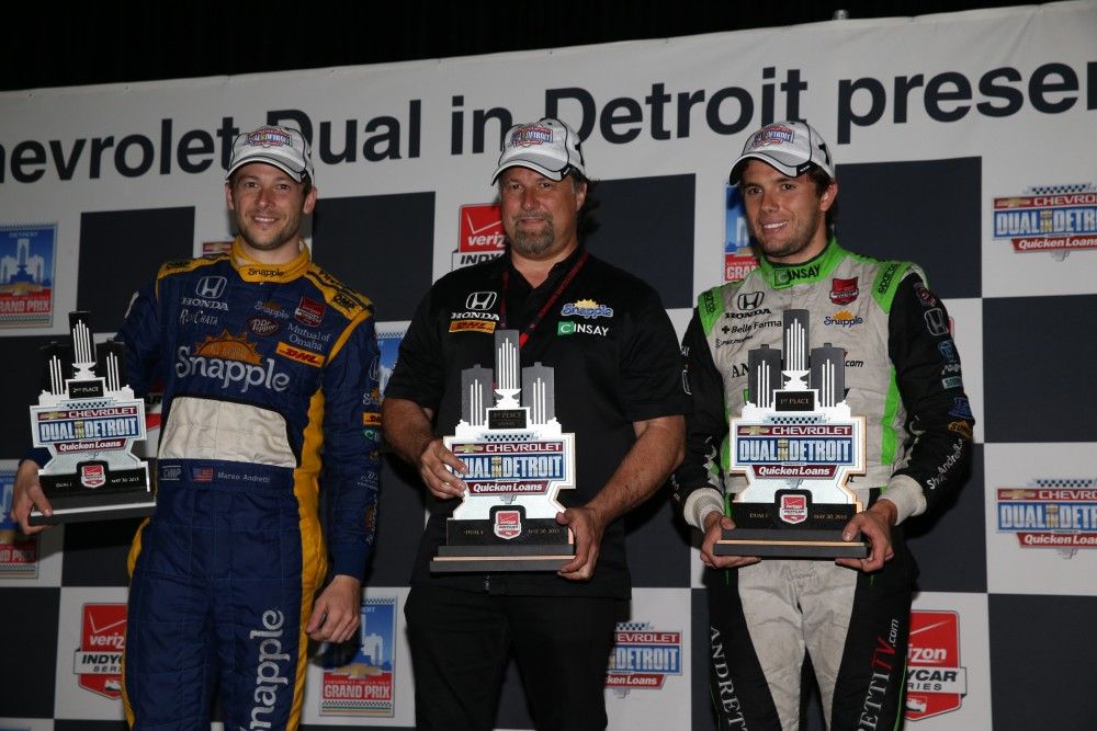 Marco Andretti, Michael Andretti en Carlos Muñzo vieren de 1-2 finish voor Andretti Autosport