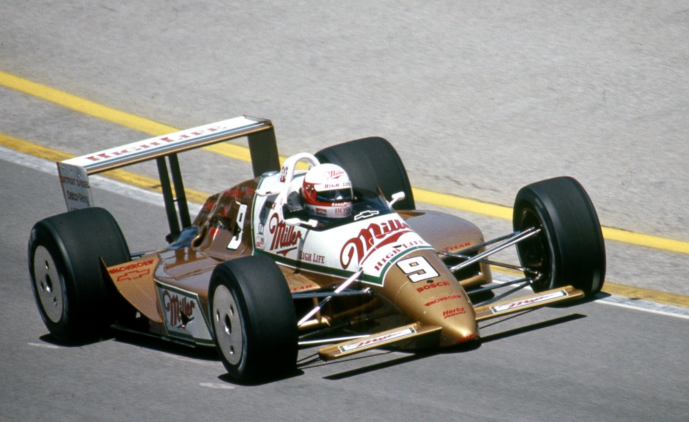 Danny Sullivan rijdt in 1989 de Indianapolis 500 met Miller sponsoring