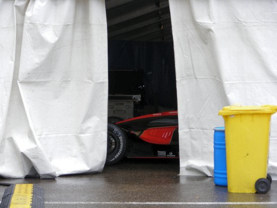De wagen van Alex Tagliani spiekt naar buiten