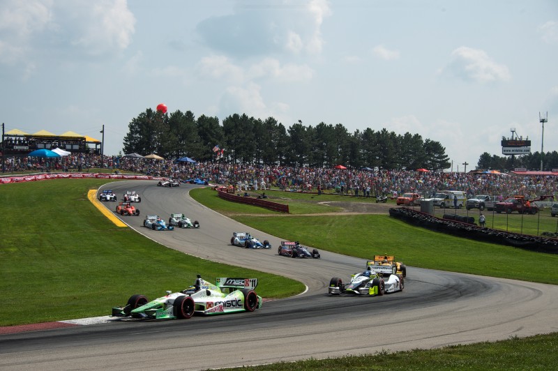 Sebastien Bourdais leidt de race voor Josef Newgarden en Ryan Hunter-Reay op Mid-Ohio