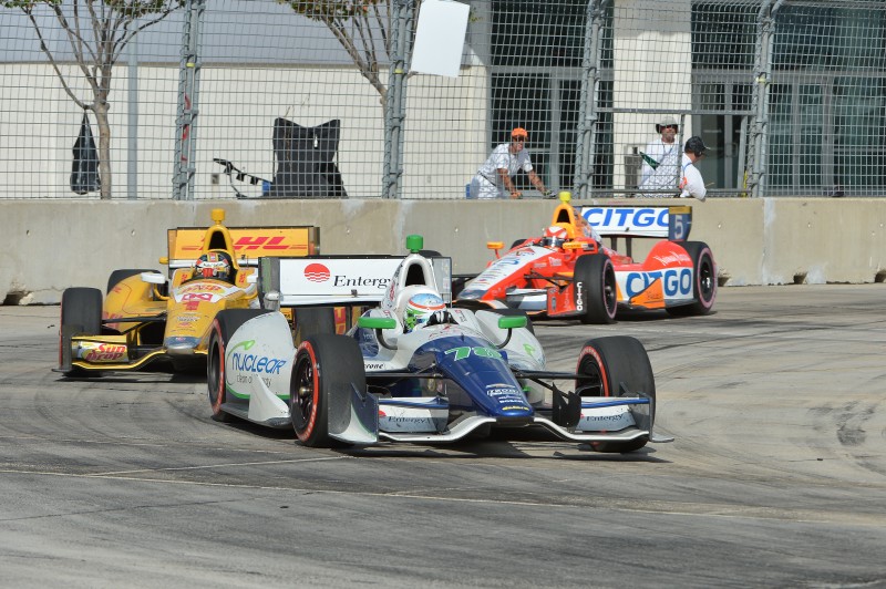 Simona de Silvestro voor Ryan Hunter-Reay en EJ Viso in Houston
