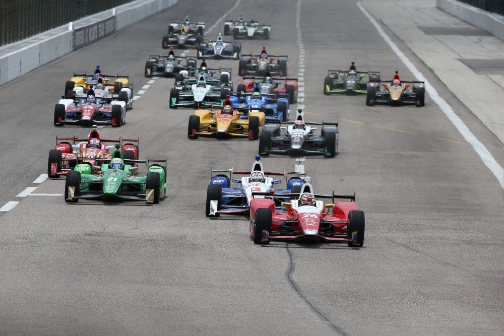 Carlos Muñoz leidt de start op de Texas Motor Speedway